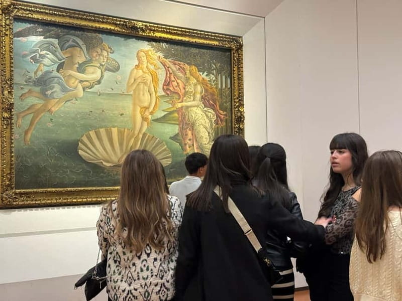 Florence: Uffizi Skip-the-Line Ticket & Digital Audio Guide - Meeting the host beside Leonardo’s statue