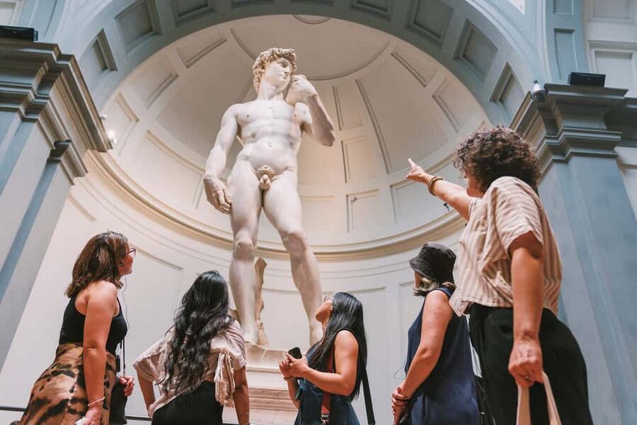 Florence: Walking Tour with David, Duomo & Uffizi Gallery - Meeting your guide at Piazza Santissima Annunziata