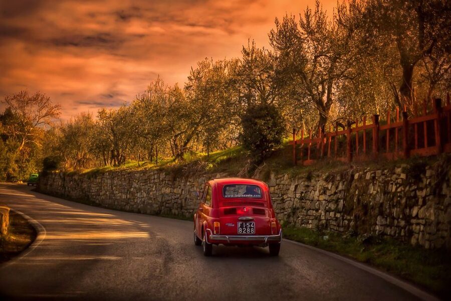 Florence Wine Tasting and Tuscan Lunch in a Vintage Fiat 500 - Learning the habits of a vintage Fiat 500
