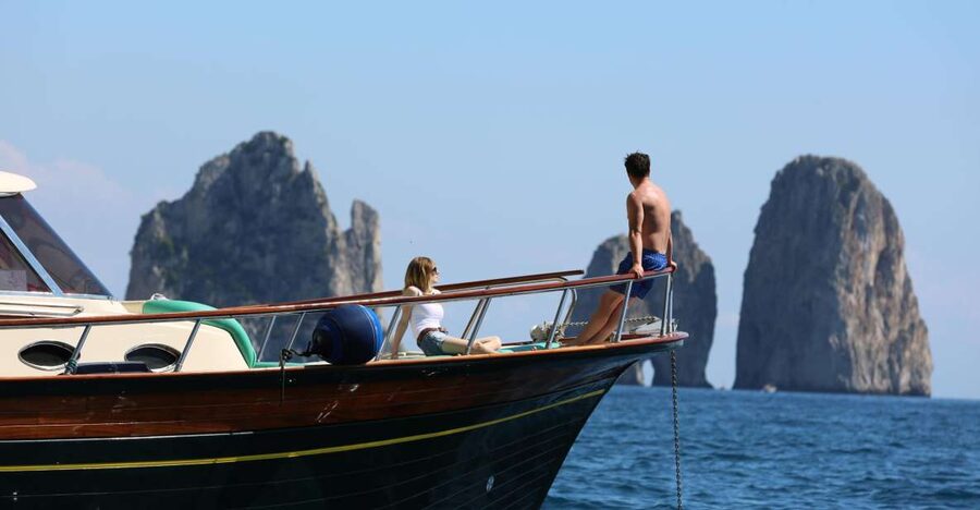 From Amalfi: Li Galli Islands and Capri Full-Day Boat Tour - Meeting the boat at Amalfi’s main square