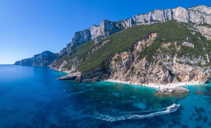 From Cala Gonone: Orosei Gulf Cruise with Stops - What the boat layout means for your day