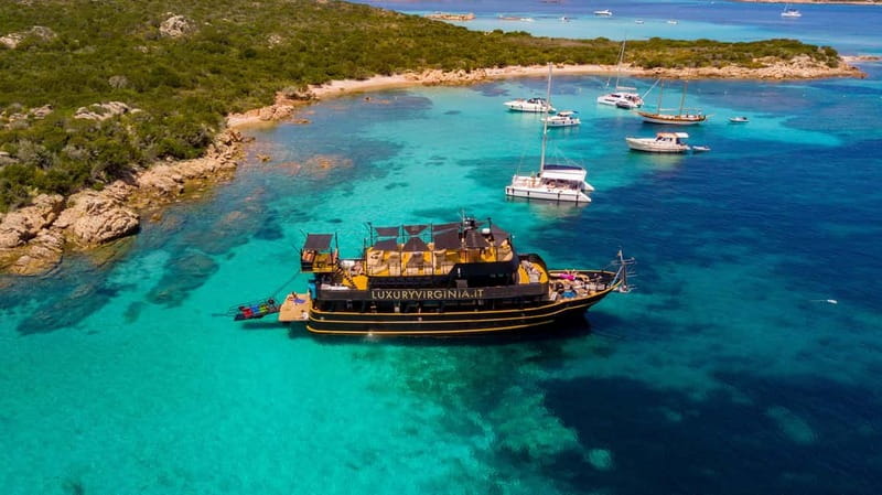From Cannigione: La Maddalena Archipelago Boat Trip - What kind of boat trip is this?