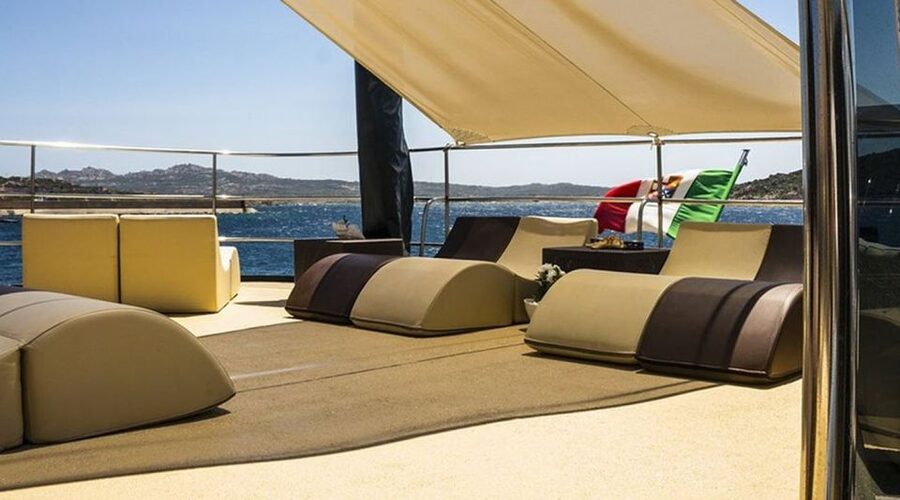 From Cannigione: La Maddalena Archipelago Boat Trip - Is the VIP deck worth the extra cost?