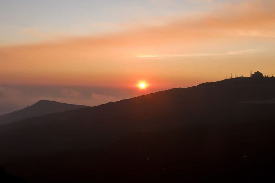From Catania: Mount Etna Sunset Tour with Tasting and Cave - Who should book this experience?