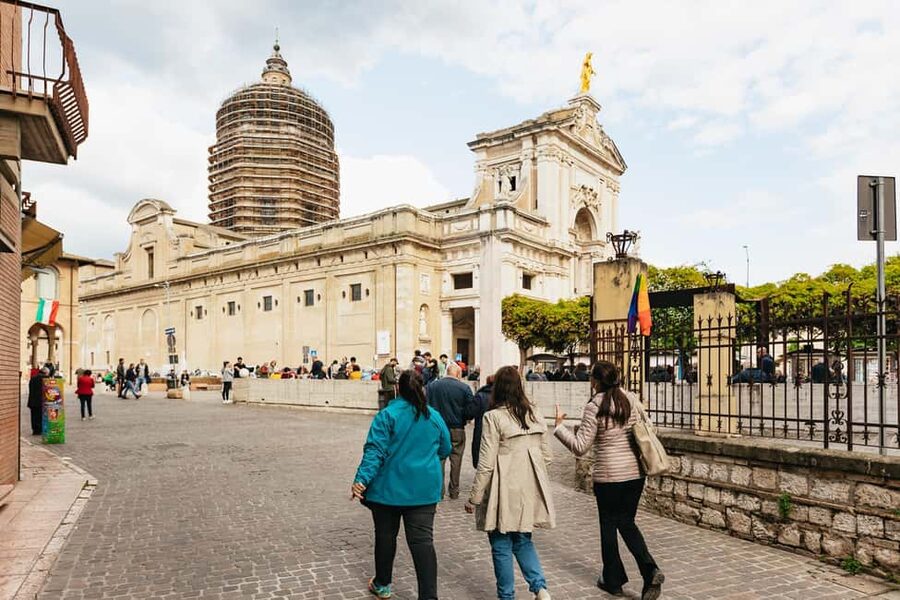 From Florence: Orvieto and Perugia Tour with Church Visits - The day’s essential details