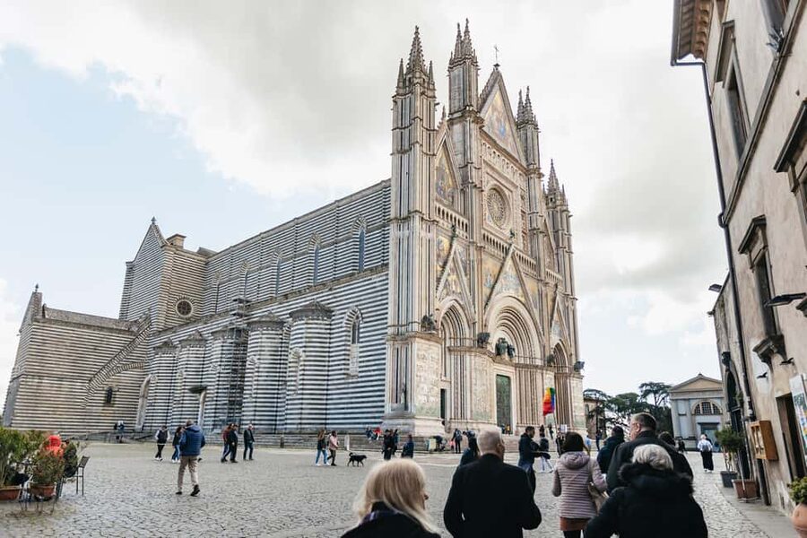 From Florence: Orvieto and Perugia Tour with Church Visits - Santa Clare and Carlo Acutis during free time