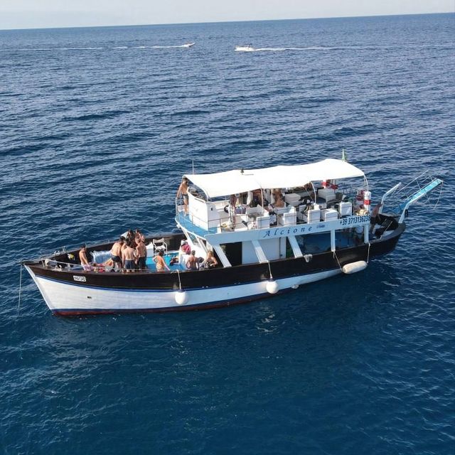 From Ischia: Procida Island Full-Day Boat Tour with Lunch - The Family Crew and Language Factor
