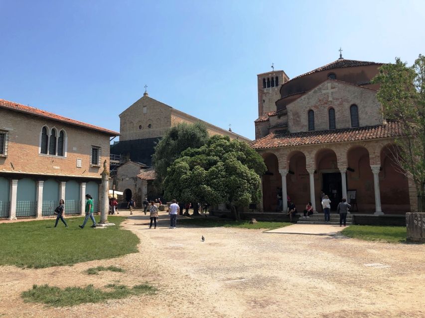From Jesolo: Day Trip to Murano, Burano, and Torcello - The guide and the amount of independence