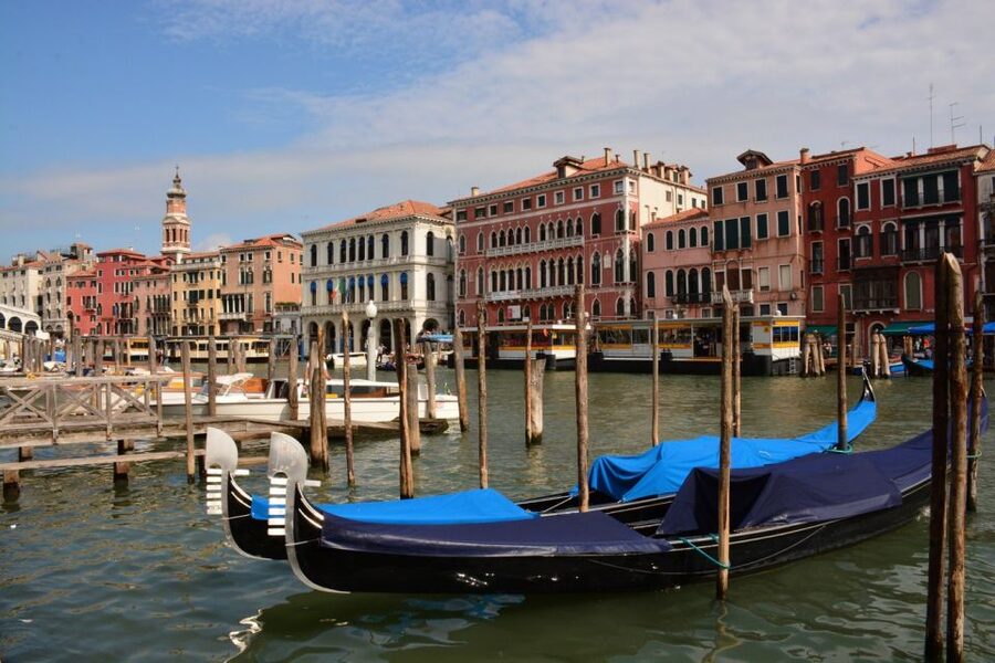 From Lake Garda: Full-Day Guided Group Tour of Venice - Walking from San Marco to Rialto