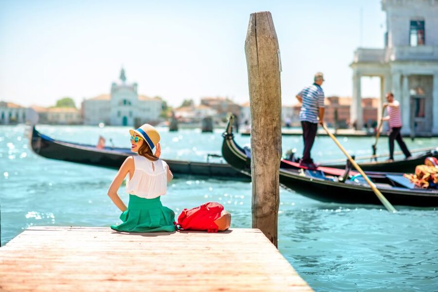 From Milan: Venice and Verona Full-Day Tour by Train - Verona first: Romeo, river views, and a medieval castle