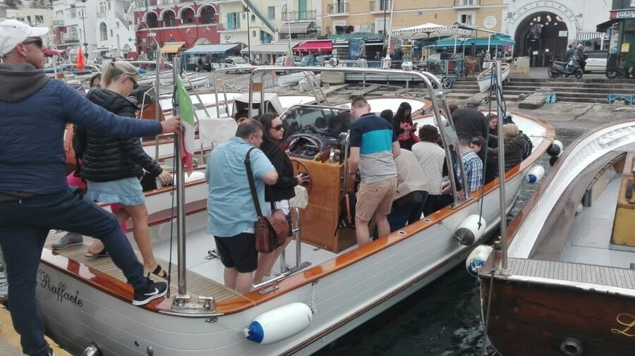 From Naples: Full-Day Capri Island and Blue Grotto Tour - How the guides shape the day