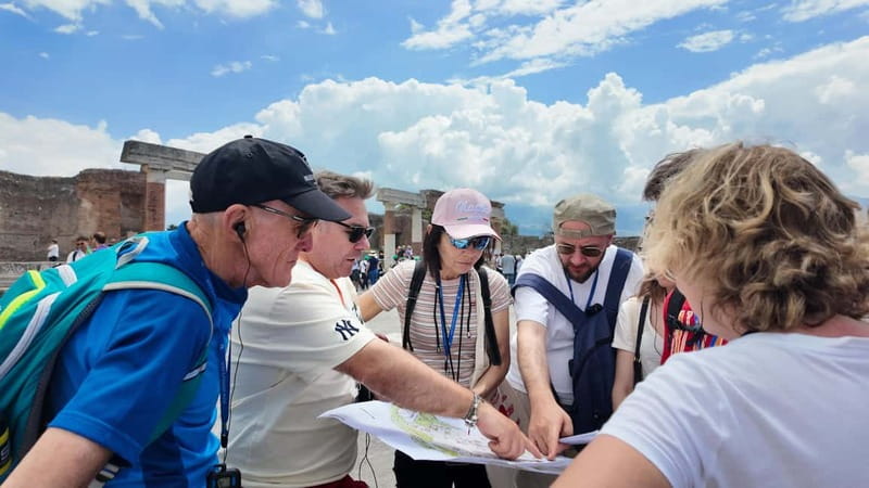 From Naples: Guided tour of Pompeii skip-the-line and round-trip train - Finding your way back to Naples