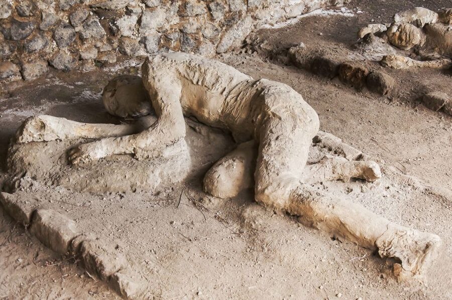 From Naples: Pompeii & Amalfi Coast Full-Day Trip with Lunch - Pompeii’s ancient streets and buildings