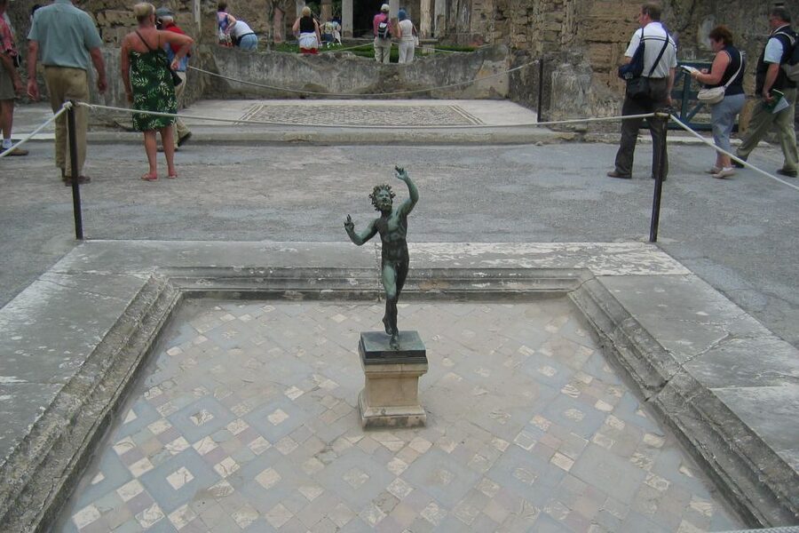 From Naples: Pompeii and Herculaneum Tour with Lunch - Two hours at Pompeii: a fast look at a large city