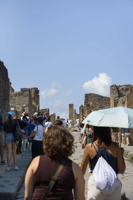 From Naples: Pompeii and Vesuvius Guided Day Trip with Lunch - Climbing Mount Vesuvius at 1,000 meters