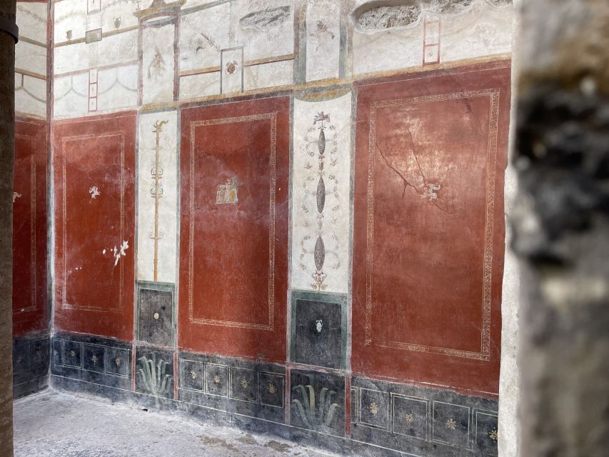 From Naples: Pompeii Guided Tour with Skip-the-Line Tickets - The guide style: facts with a human voice