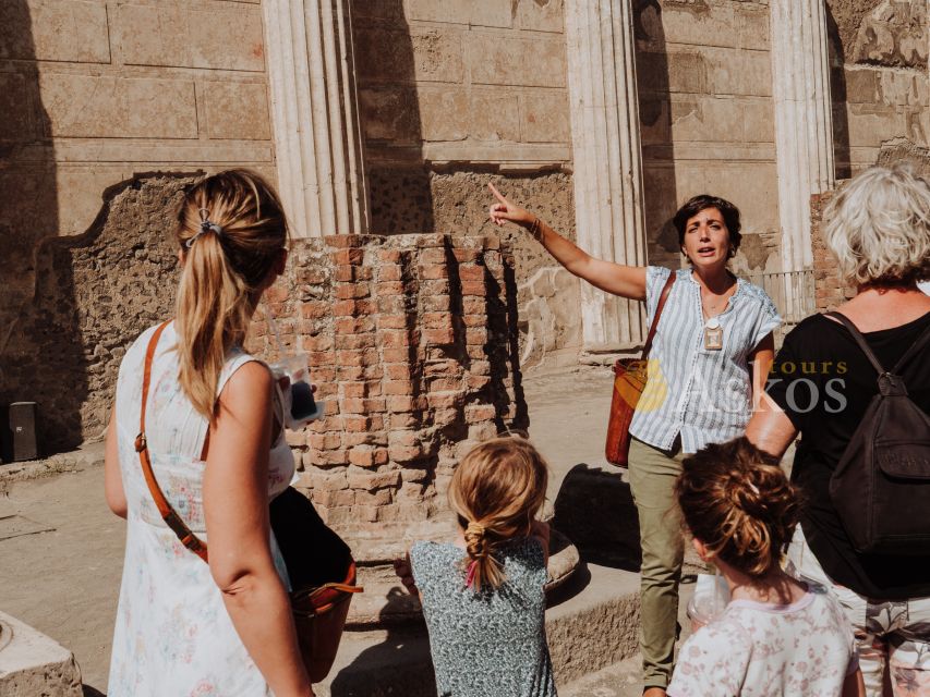 From Naples: Pompeii & Herculaneum with Archaeologist Guide - Herculaneum: smaller, quieter, and remarkably preserved