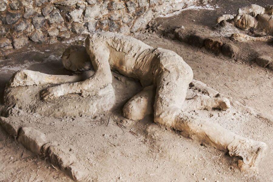 From Naples: Pompeii Skip-the-Line Entry Ticket and Tour - The cameo factory stop before Pompeii
