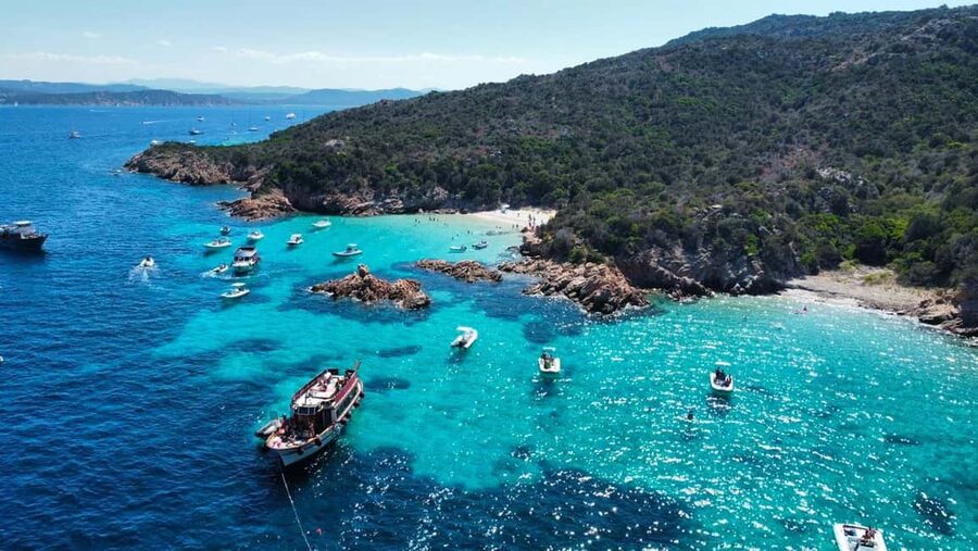 From Palau/La Maddal: Boat Tour of La Maddalena Archipelago - Who will enjoy this tour most