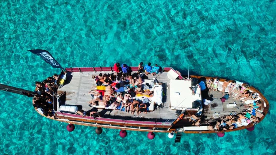 From Palau/La Maddal: Boat Tour of La Maddalena Archipelago - Why the Apollo II makes this day different