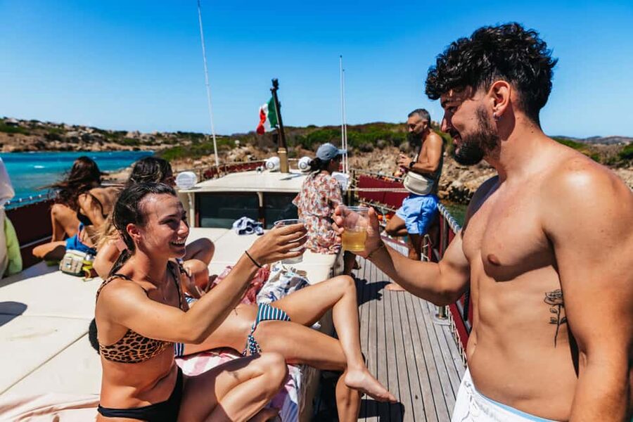 From Palau/La Maddal: Boat Tour of La Maddalena Archipelago - What to eat and drink on the boat