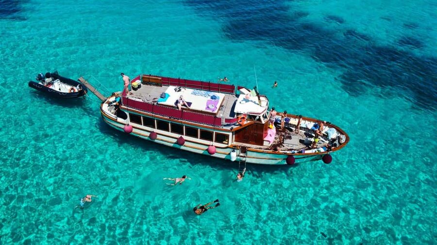From Palau/La Maddal: Boat Tour of La Maddalena Archipelago - Starting in Palau at 10:15 a.m.
