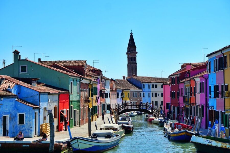 From Punta Sabbioni: Murano and Burano Islands Boat Tour - Guide commentary and the multilingual setup