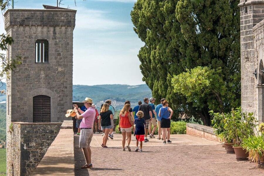 From Rome: Bagnoregio & Orvieto Day Trip with Wines & Lunch - Montepulciano farmhouse lunch and wine