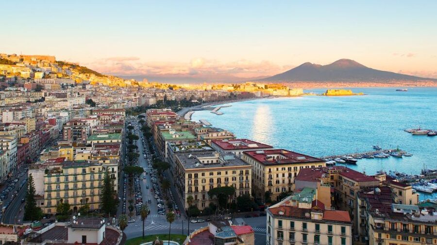 From Rome: Pompeii and Naples Day Trip by High-Speed Train - Pizza in Pompeii, with a needed pause