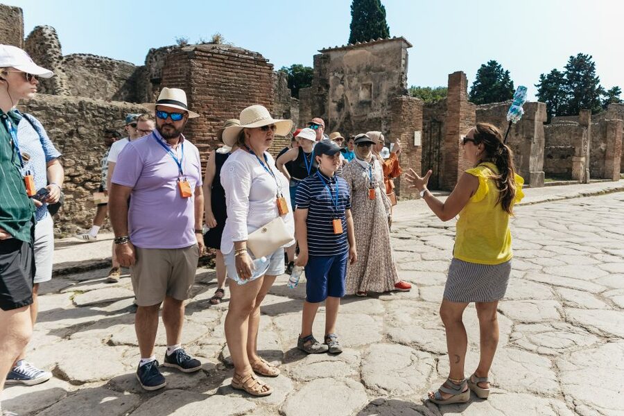 From Rome: Pompeii Day Trip with Optional Vesuvius and Lunch - The Optional Neapolitan Lunch With Bay Views