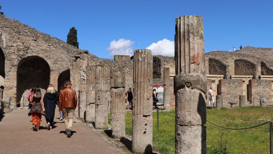 From Rome: Pompeii, Positano and Amalfi Coast Day Trip - What the tour leaders add