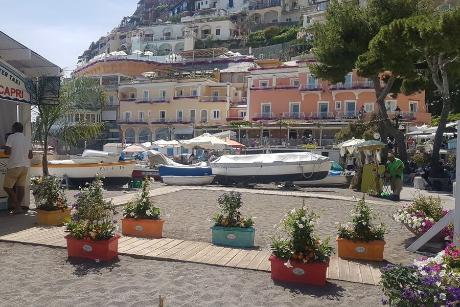 From Rome: Pompeii, Positano and Amalfi Full-Day Tour - Who should book this experience?