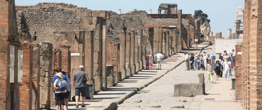 From Rome: Pompeii, Positano and Amalfi Full-Day Tour - The guides and drivers shape the day
