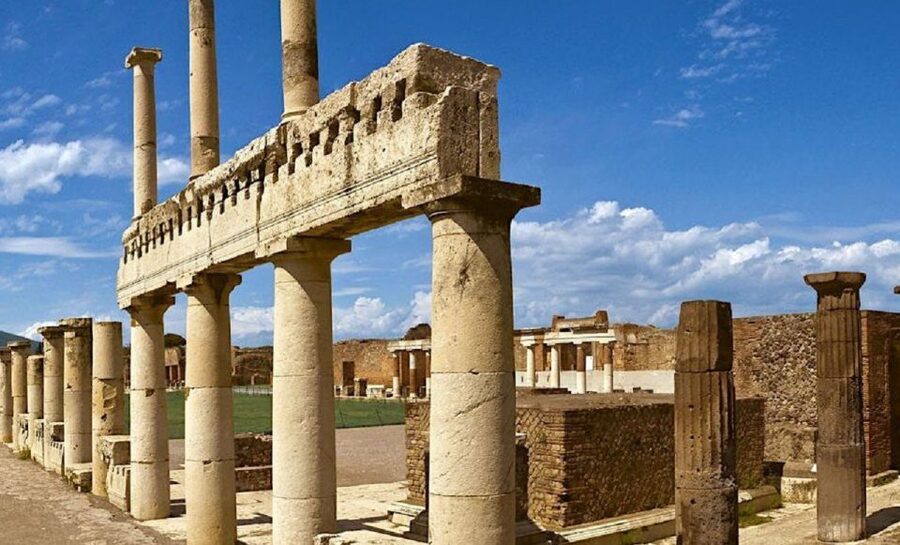From Sorrento: Day Tour to Pompeii Ruins and Mount Vesuvius - Language and group arrangements
