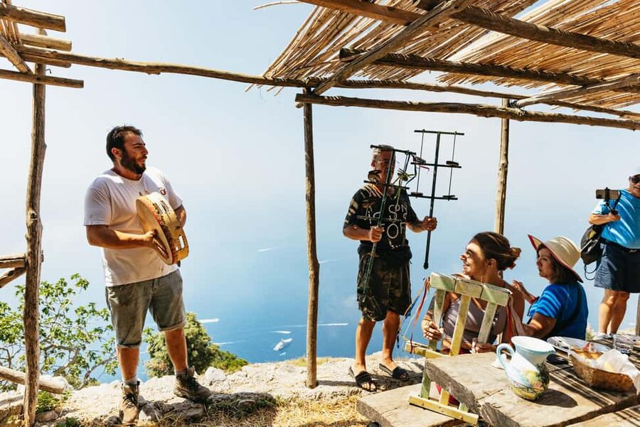 From Sorrento: Path of the Gods Guided Hike with Transfers - A shepherd’s hut with cheese, wine, and local character