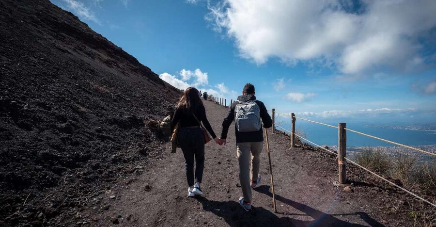 From Sorrento: Pompeii and Vesuvius Guided Tour with Lunch - The guides and the value of a guided visit