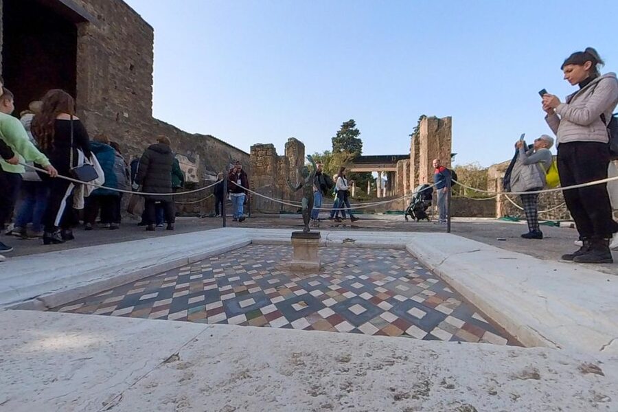 From Sorrento: Pompeii and Vesuvius Guided Tour with Lunch - Entering Pompeii after lunch