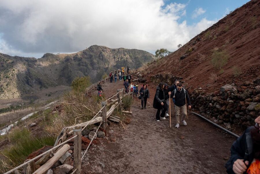 From Sorrento: Pompeii and Vesuvius Guided Tour with Lunch - The Thermopolium and ordinary Roman food