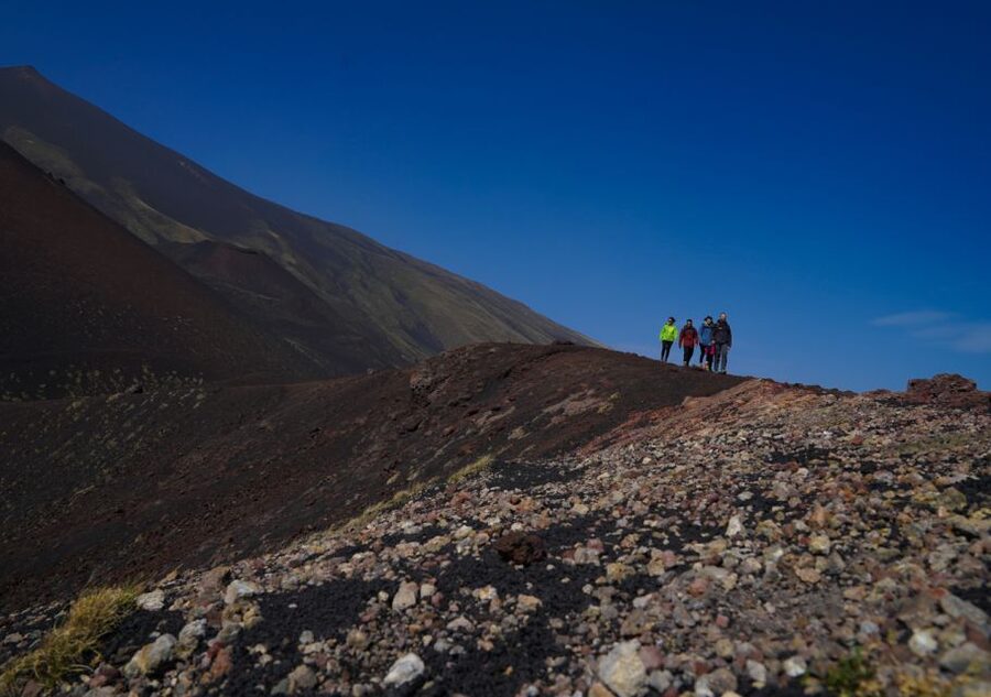 From Syracuse: Mount Etna Guided Morning Hike & Food Tasting - Leaving Syracuse for Mount Etna