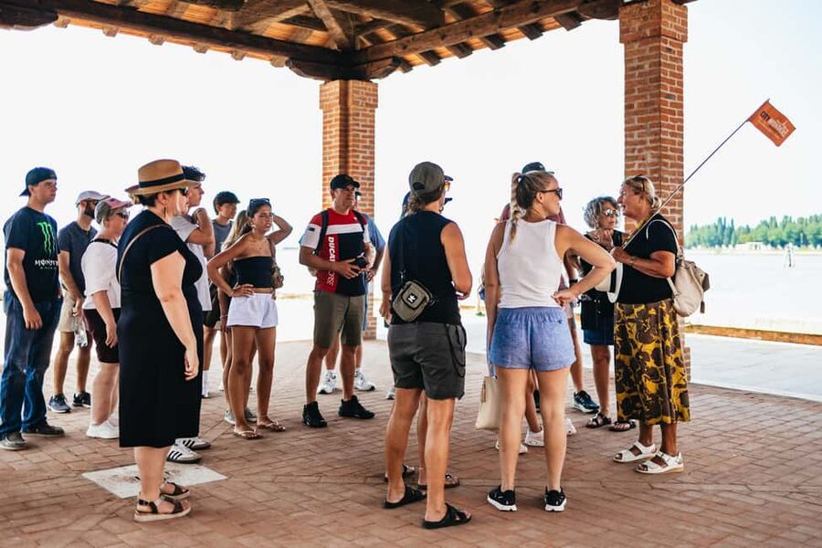 From Venice: Murano & Burano Guided Tour by Private Boat - Why Murano and Burano make a good half-day outing
