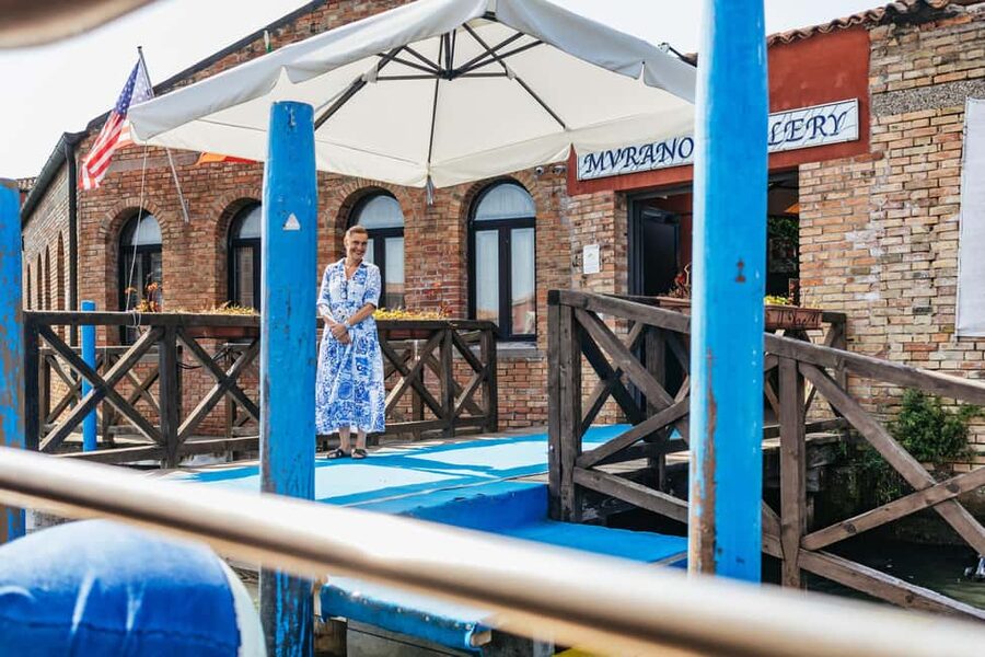 From Venice: Murano & Burano Guided Tour by Private Boat - What the guides add to the day