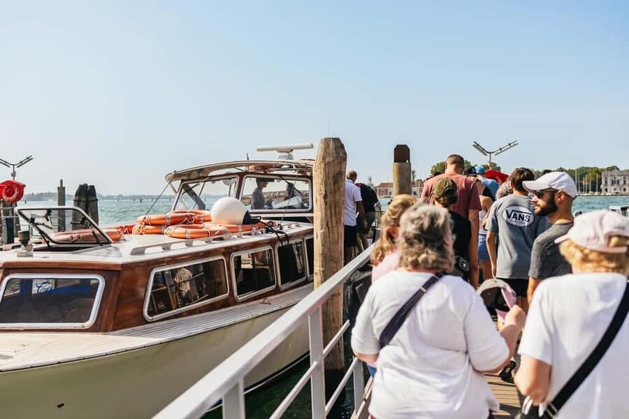 From Venice: Murano & Burano Guided Tour by Private Boat - Who should book this tour?