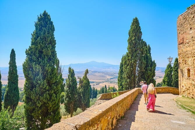 Full Day Tour to Val d'Orcia and Gladiator's Fields with Wines - The day in five useful points