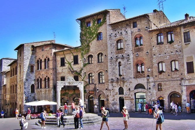 Full Day Tour to Val d'Orcia and Gladiator's Fields with Wines - Pienza, the planned Renaissance town