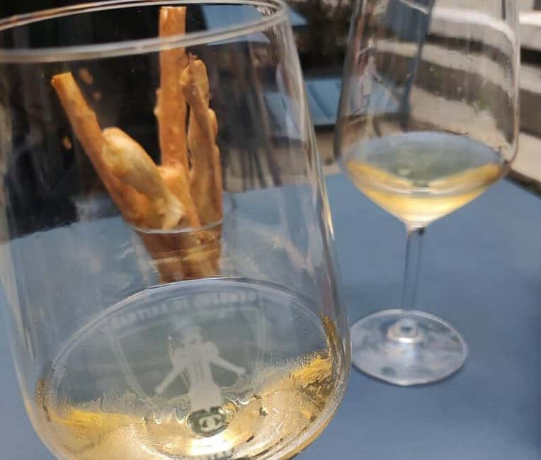 Genoa: Food and Wine Tasting Walking Tour - Focaccia and farinata at local bakeries