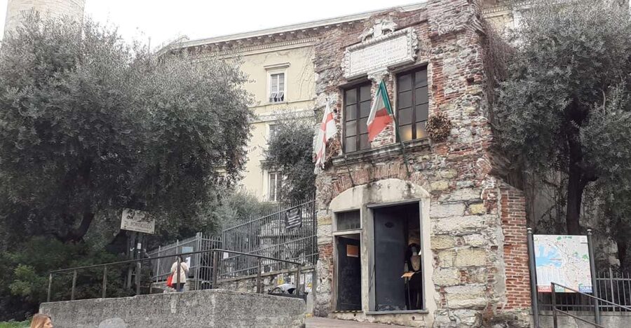 Genoa: Historic Guided Tour of Christopher Columbus' House - Inside Casa di Colombo: A Small House With a Working Past