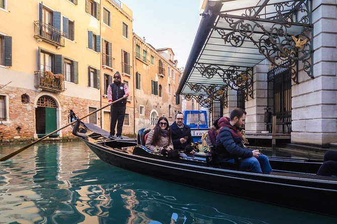 Grand Canal Gondola Experience with Live Commentary™ - Reaching the Grand Canal