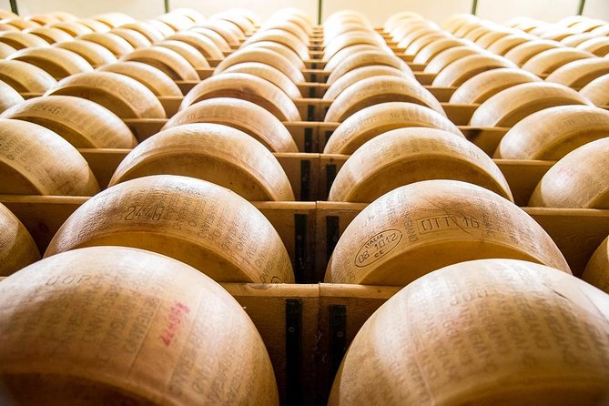 Guided group tour TastyBus: Parmesan Cheese and Parma Ham - Parma Ham in the Curing Rooms