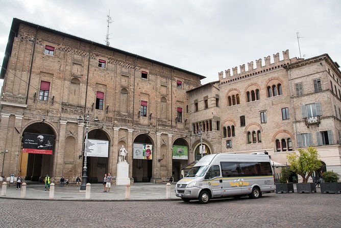 Guided group tour TastyBus: Parmesan Cheese and Parma Ham - The Full-Day Route and Its Trattoria Lunch