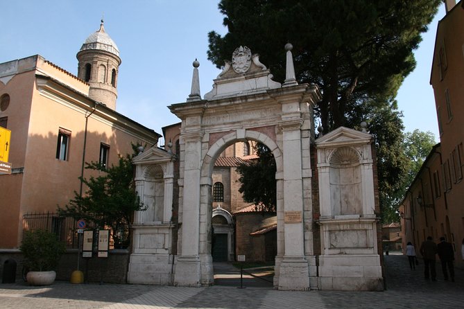 Guided Tour of Mosaic Tiles in Ravenna - Basilica di San Vitale and the imperial procession